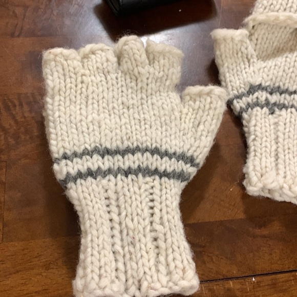 Wool gloves 🧤🧤‼️♥️🛍️ - Picture 2 of 4